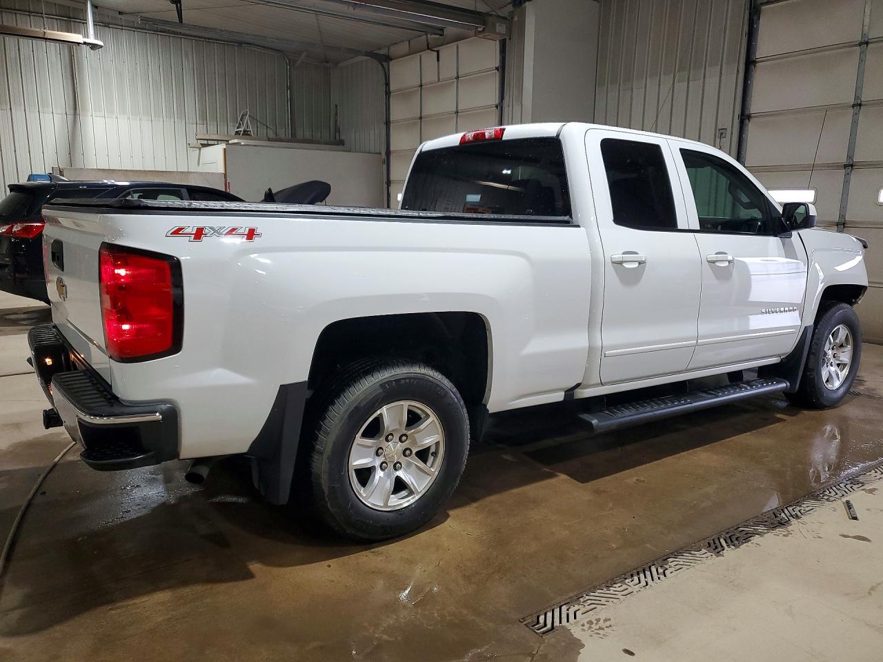 2016 CHEVROLET SILVERADO K1500 LT photo 3
