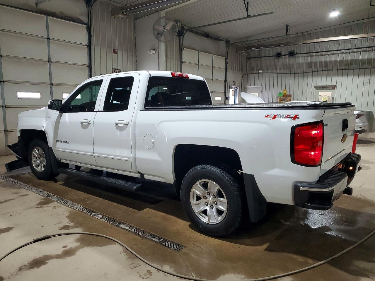 2016 CHEVROLET SILVERADO K1500 LT photo 2