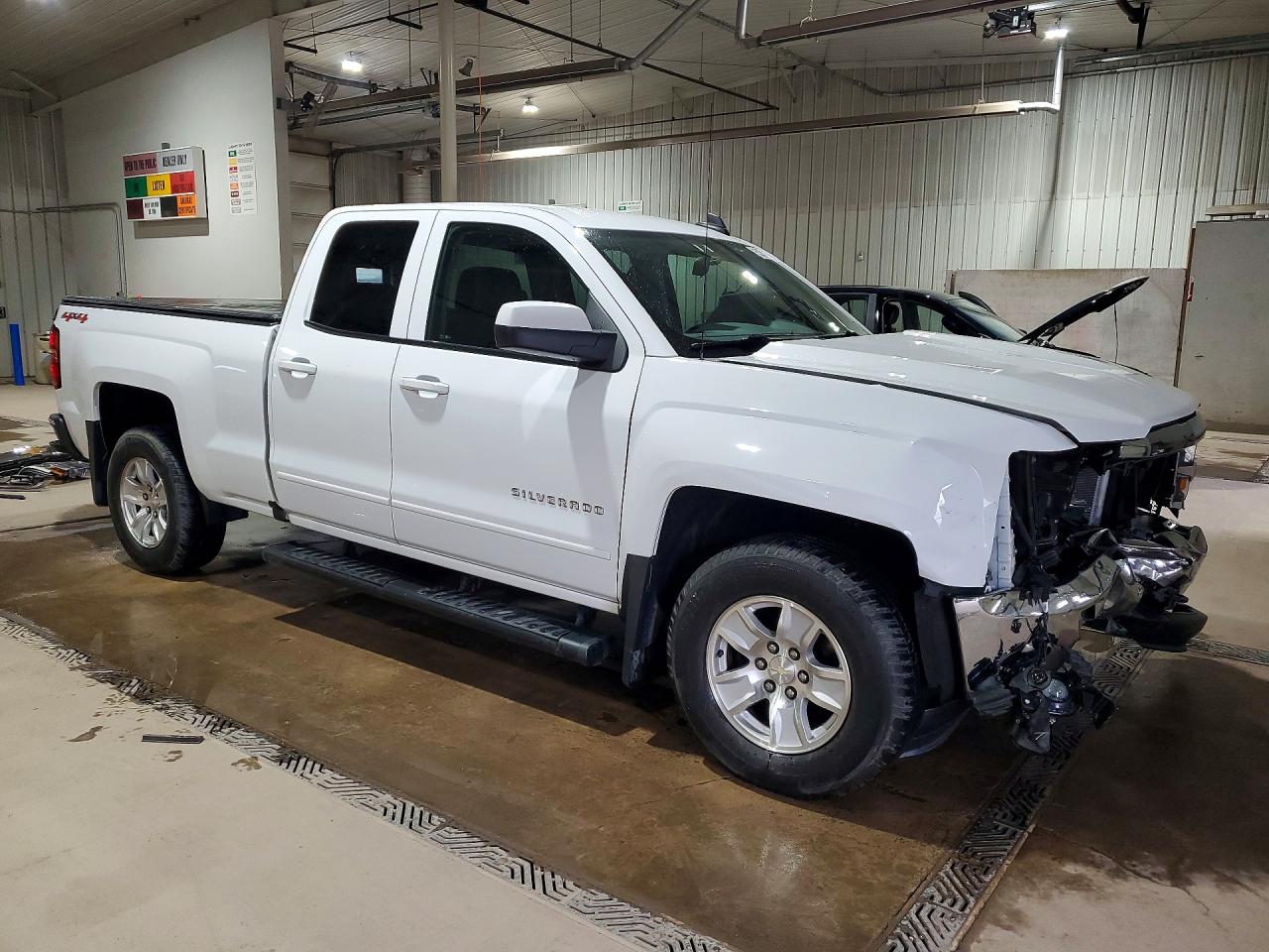 2016 CHEVROLET SILVERADO K1500 LT photo 4