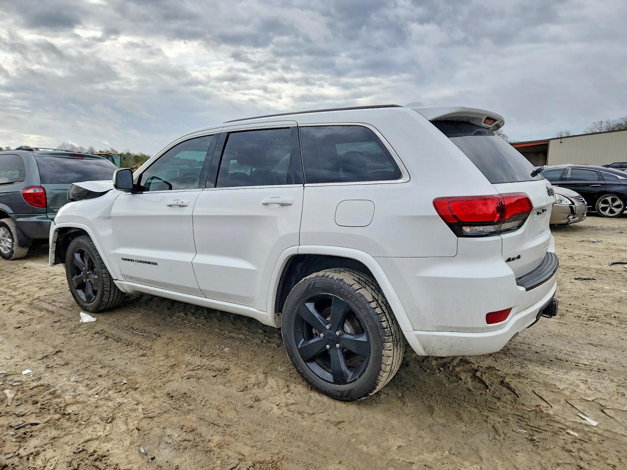 2015 JEEP GRAND CHEROKEE LAREDO photo 2