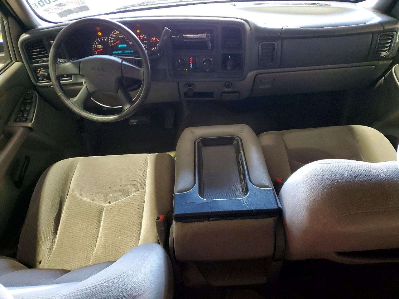 2004 GMC YUKON XL K1500 photo 15