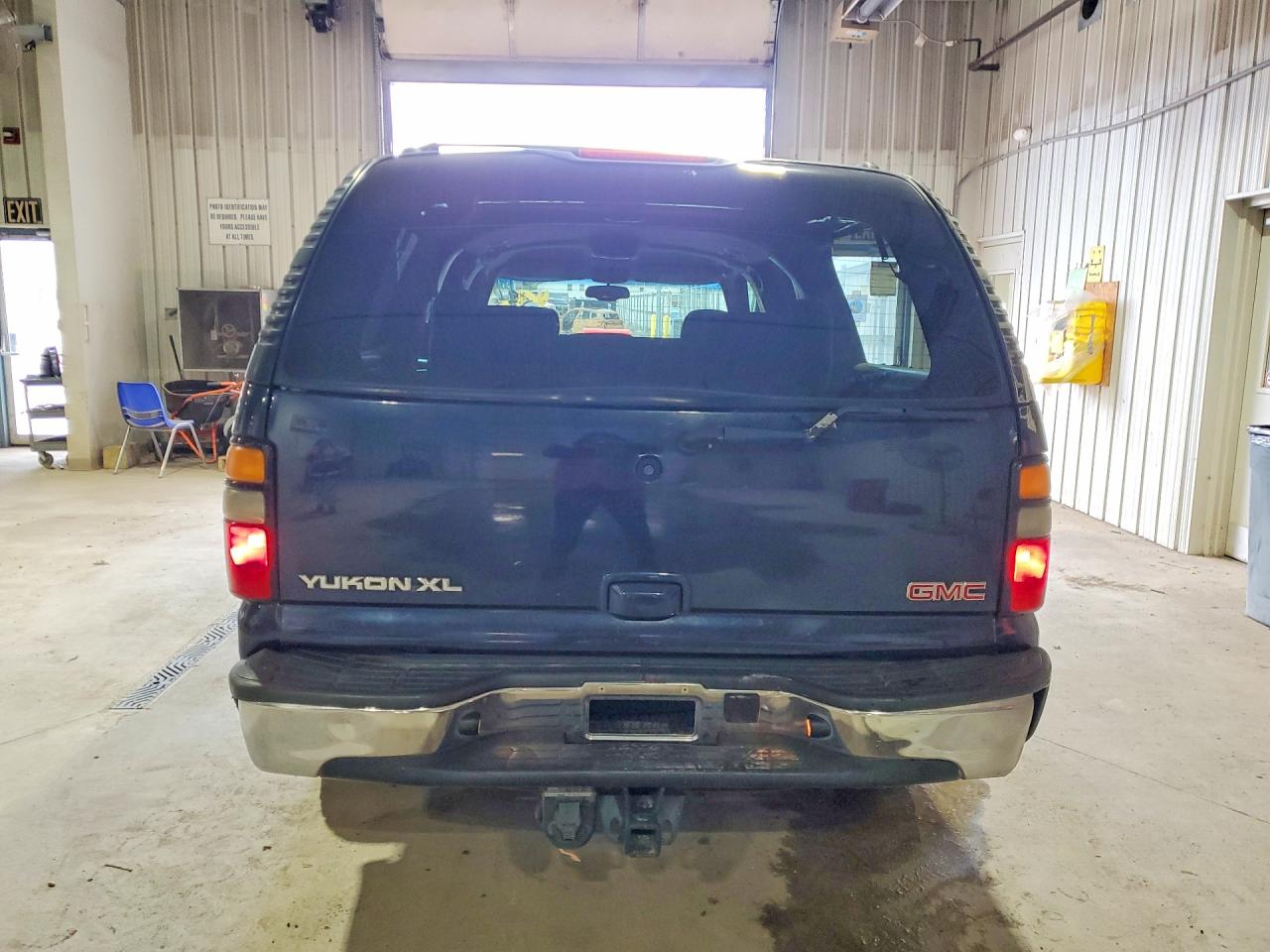 2004 GMC YUKON XL K1500 photo 11