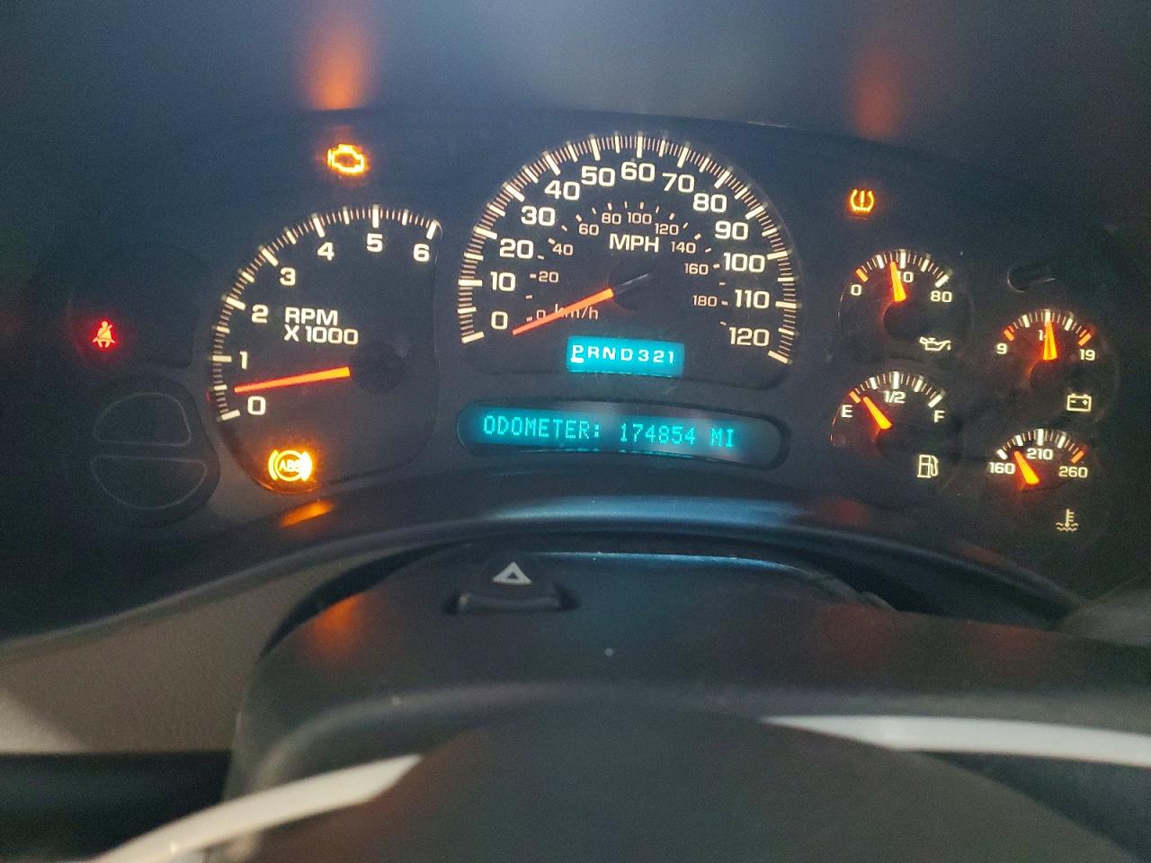 2004 GMC YUKON XL K1500 photo 17