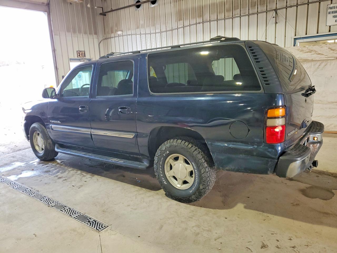 2004 GMC YUKON XL K1500 photo 3