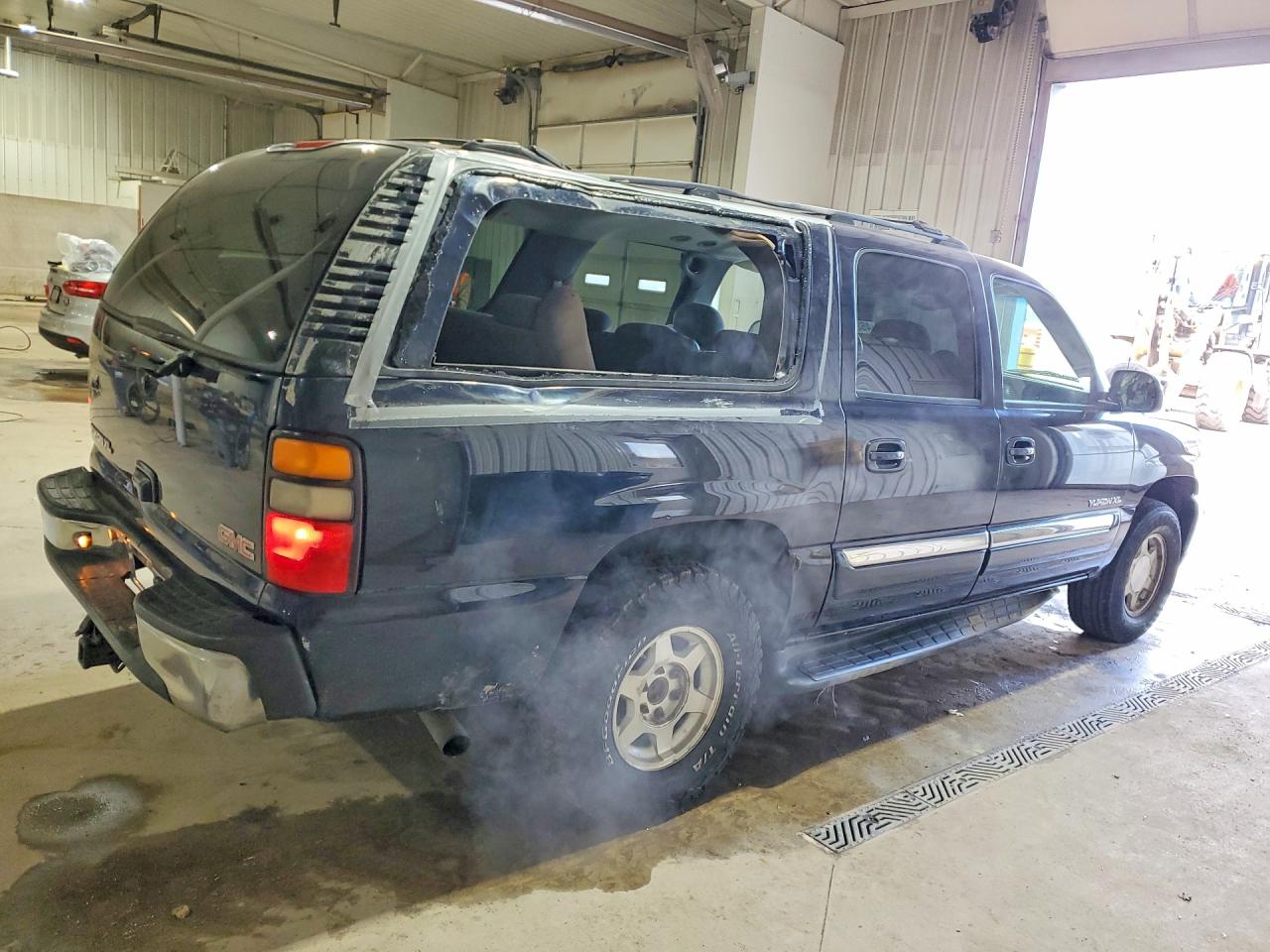 2004 GMC YUKON XL K1500 photo 5