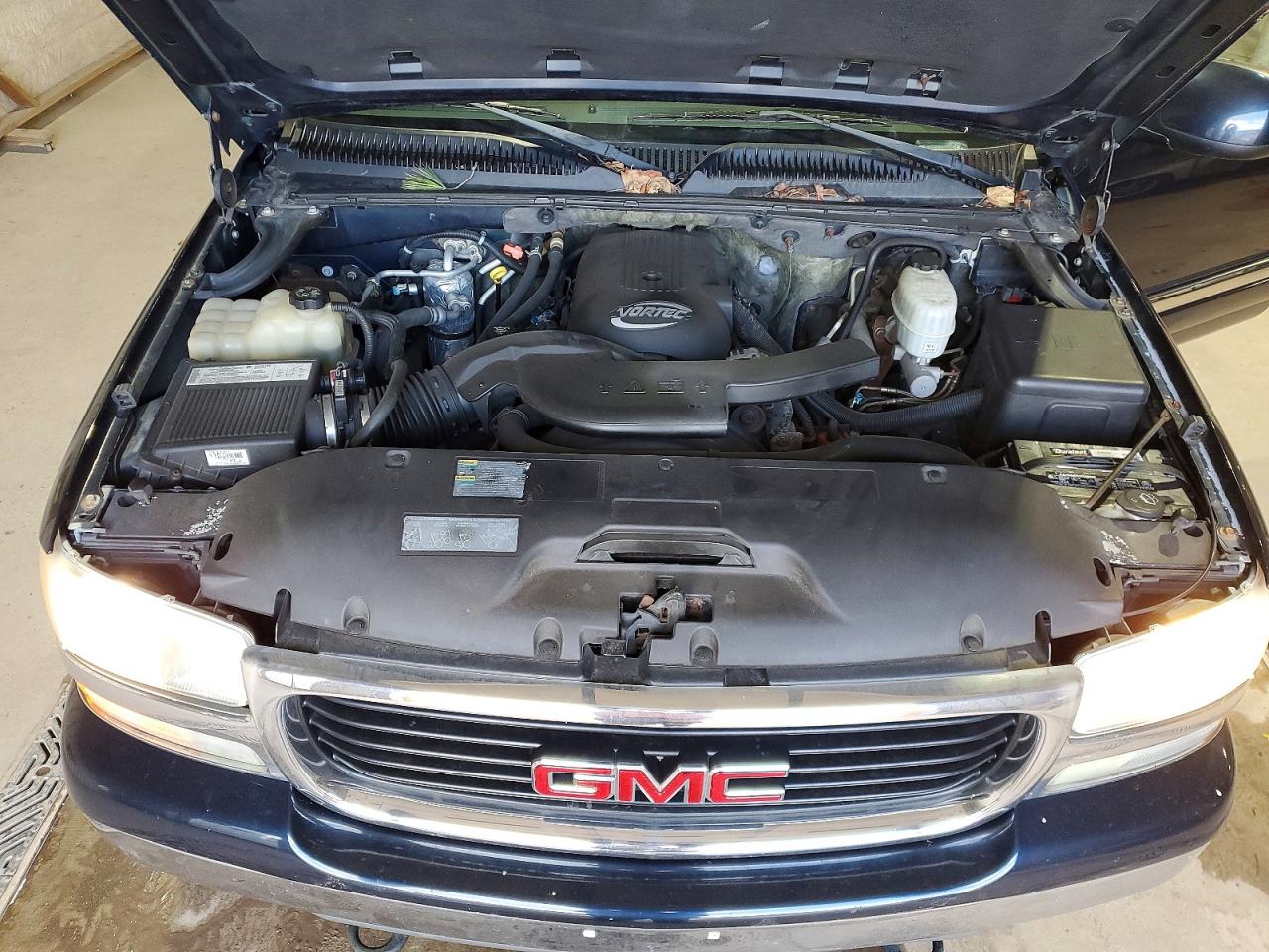 2004 GMC YUKON XL K1500 photo 23
