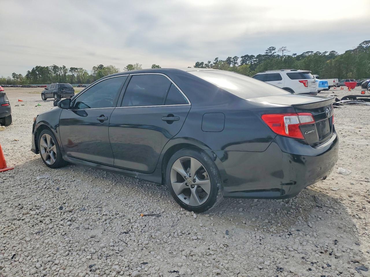 2014 TOYOTA CAMRY SE SPORT photo 3