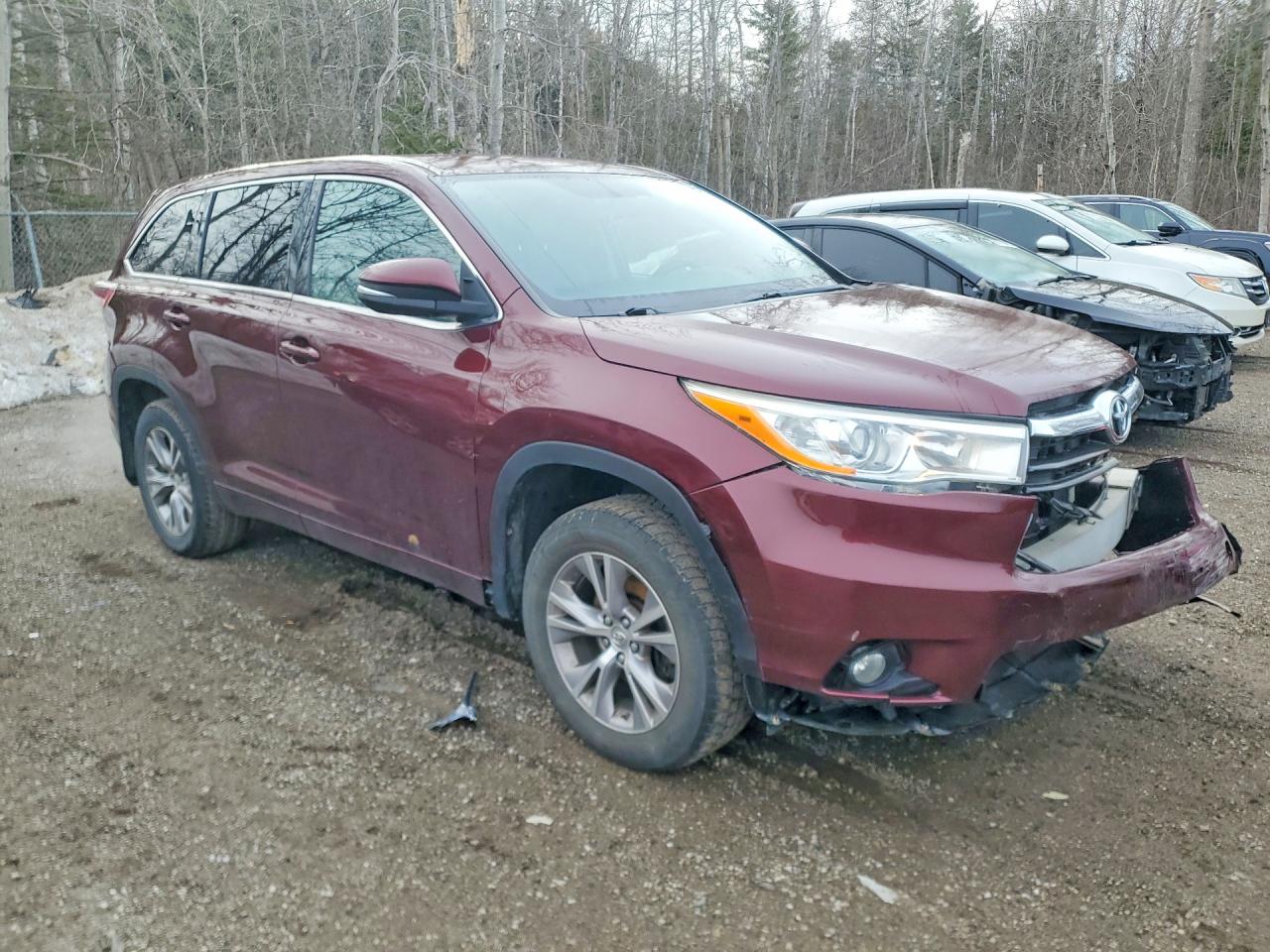 2014 TOYOTA HIGHLANDER LE photo 4