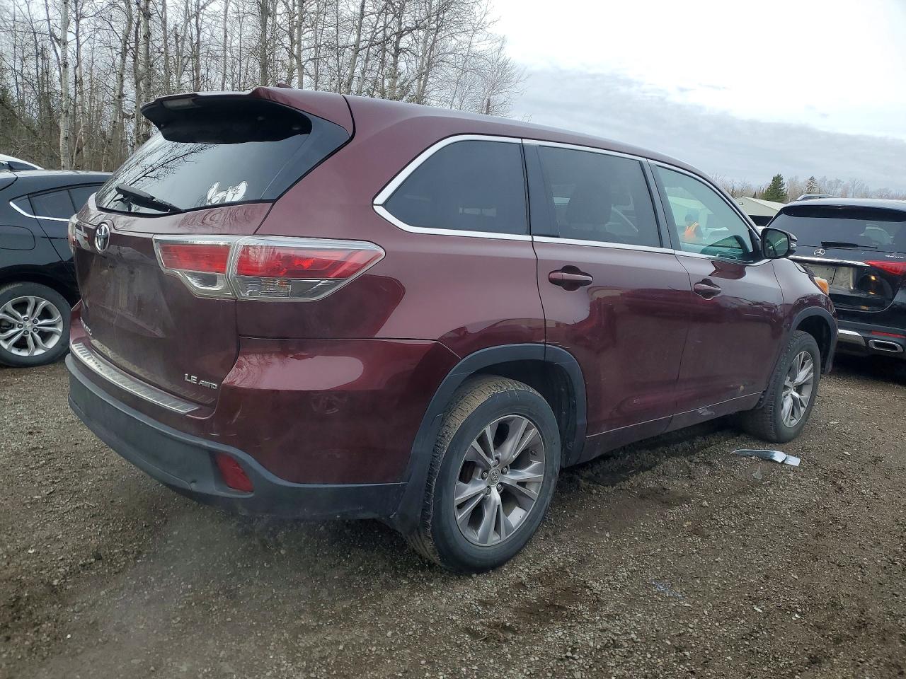 2014 TOYOTA HIGHLANDER LE photo 3