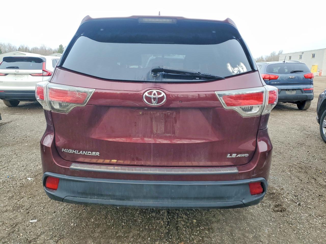 2014 TOYOTA HIGHLANDER LE photo 6