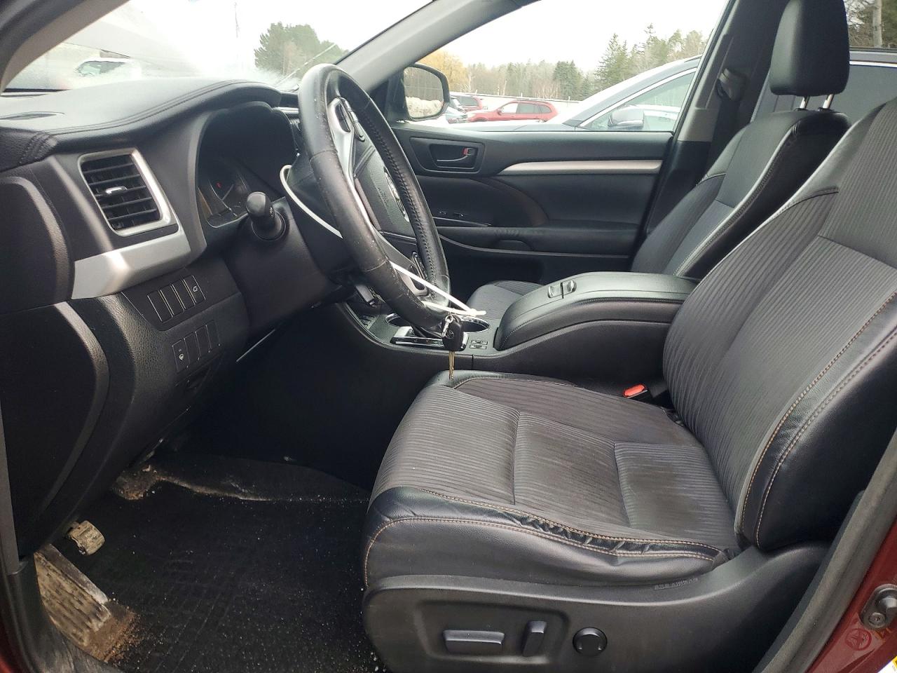 2014 TOYOTA HIGHLANDER LE photo 7
