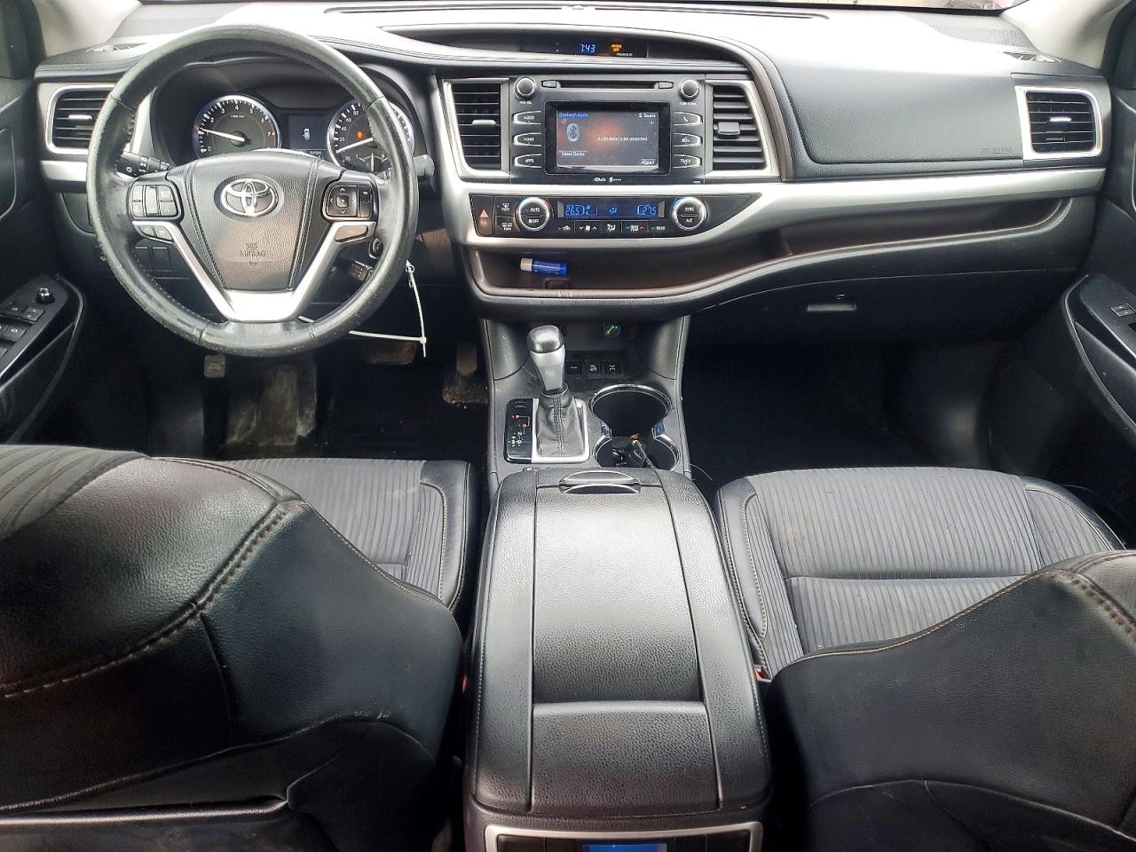 2014 TOYOTA HIGHLANDER LE photo 8