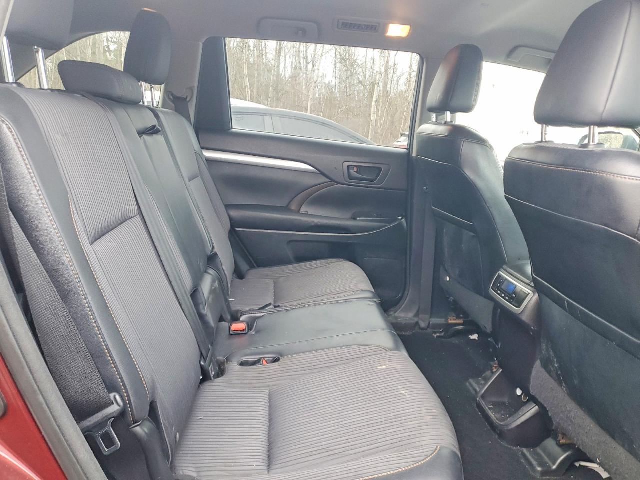 2014 TOYOTA HIGHLANDER LE photo 11