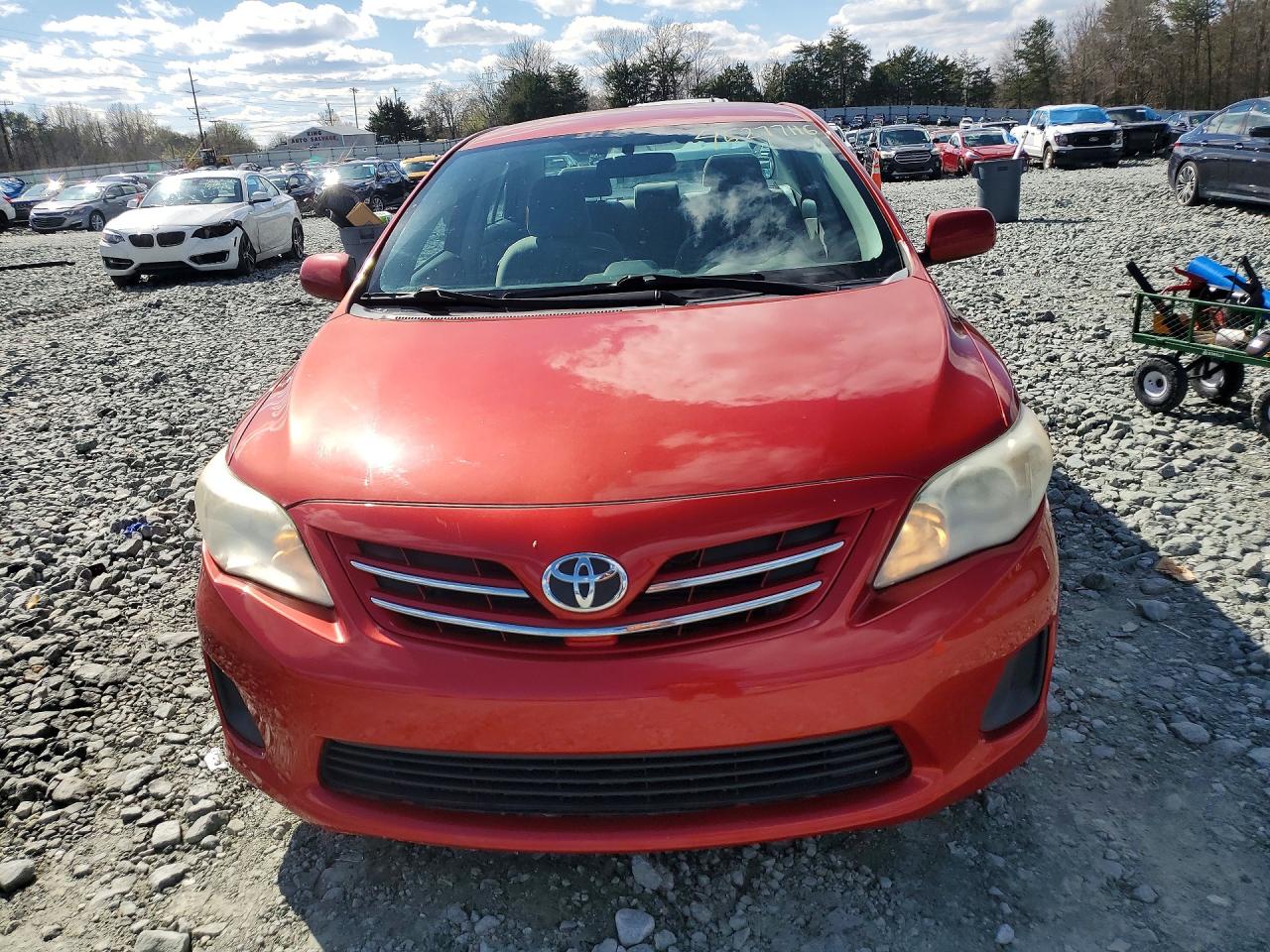 2013 TOYOTA COROLLA LE photo 5