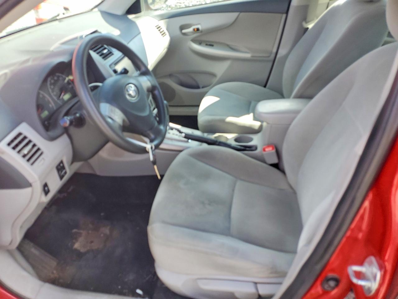 2013 TOYOTA COROLLA LE photo 7