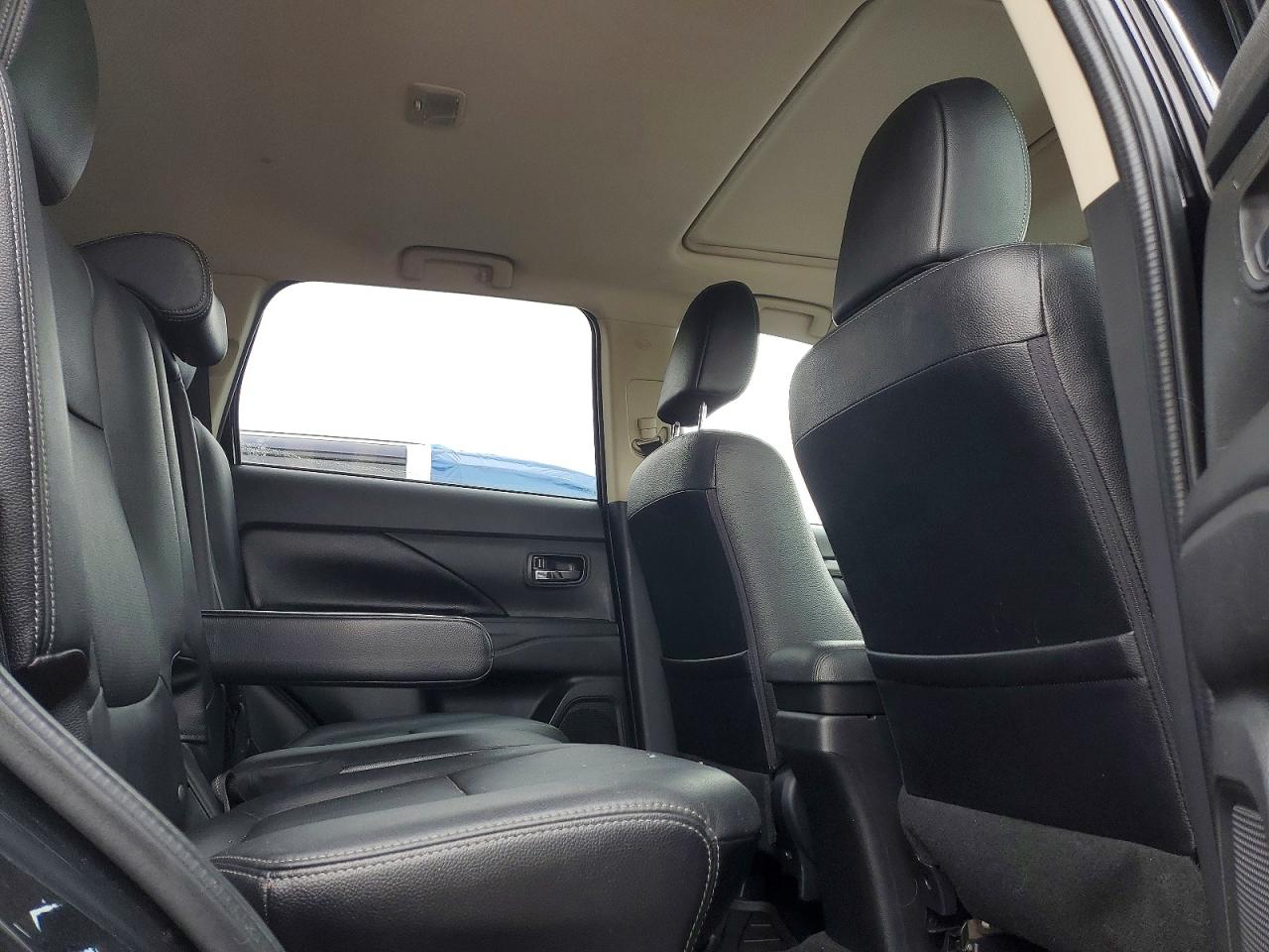 2016 MITSUBISHI OUTLANDER ES photo 31