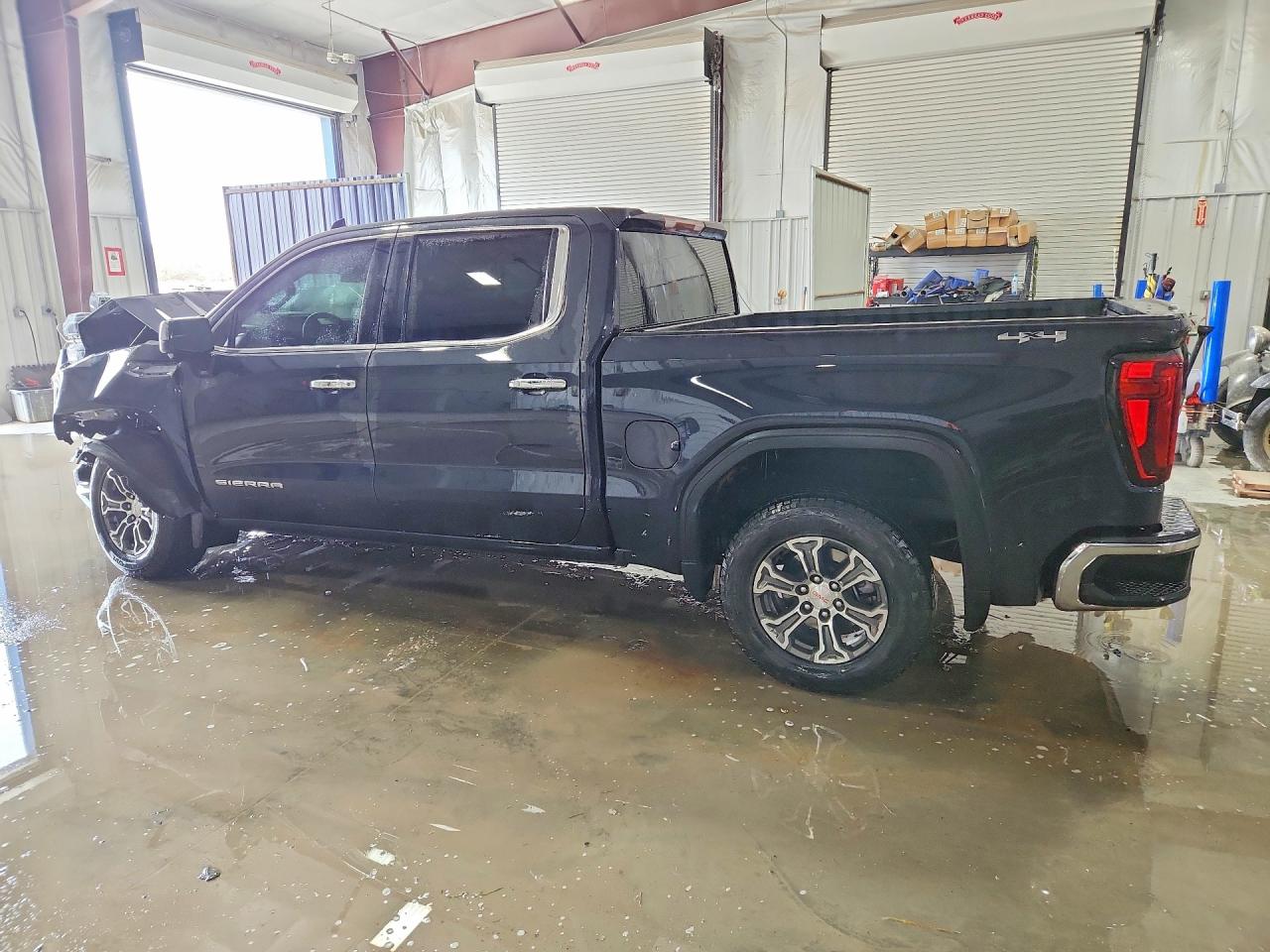 2025 GMC SIERRA K1500 SLT photo 2