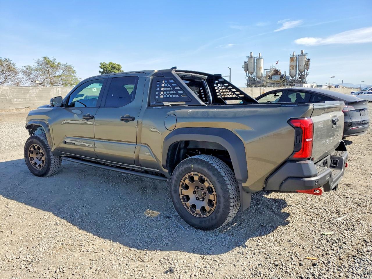 2024 TOYOTA TACOMA TRAILHUNTER HV photo 3
