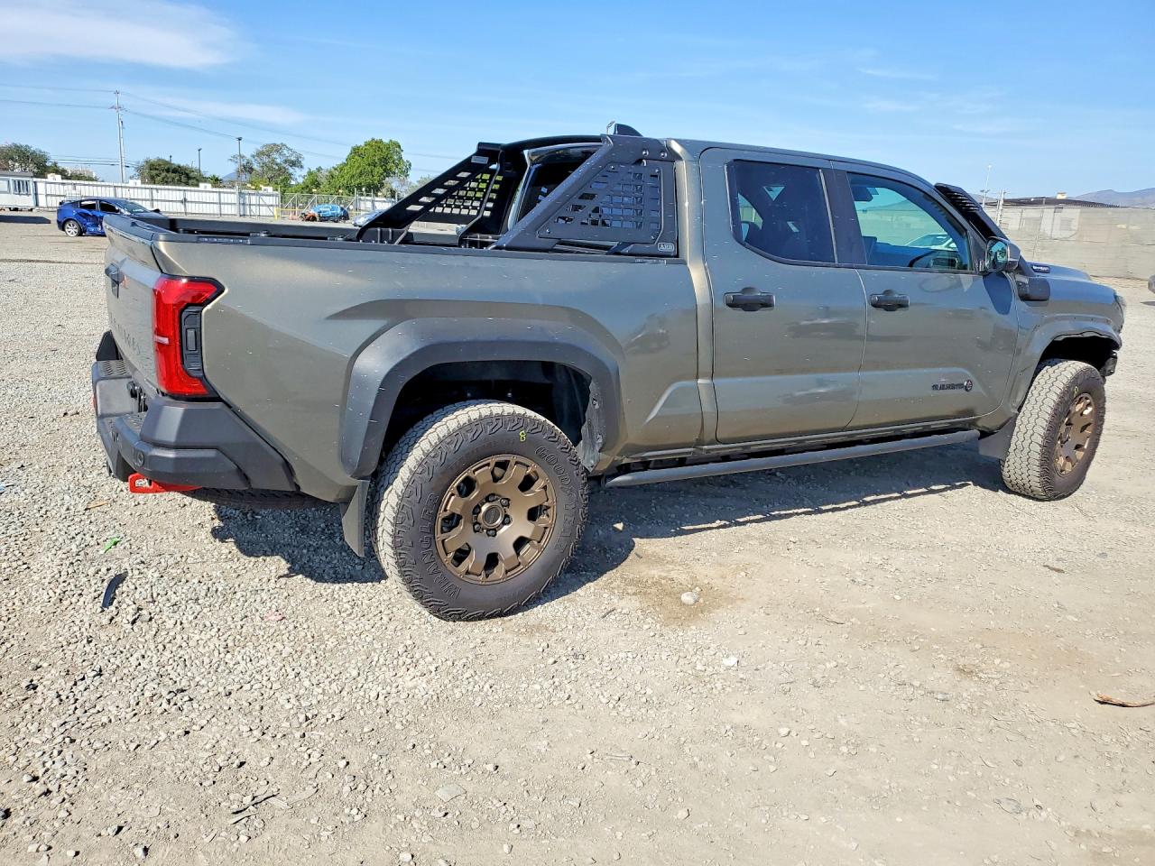 2024 TOYOTA TACOMA TRAILHUNTER HV photo 5