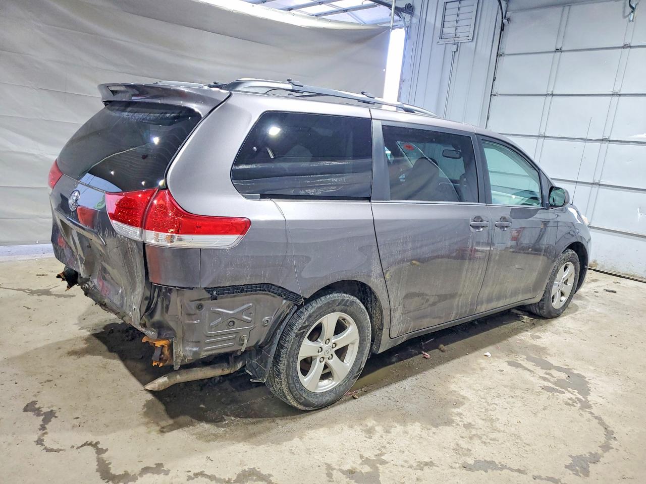 2013 TOYOTA SIENNA LE 8-PASSENGER photo 5