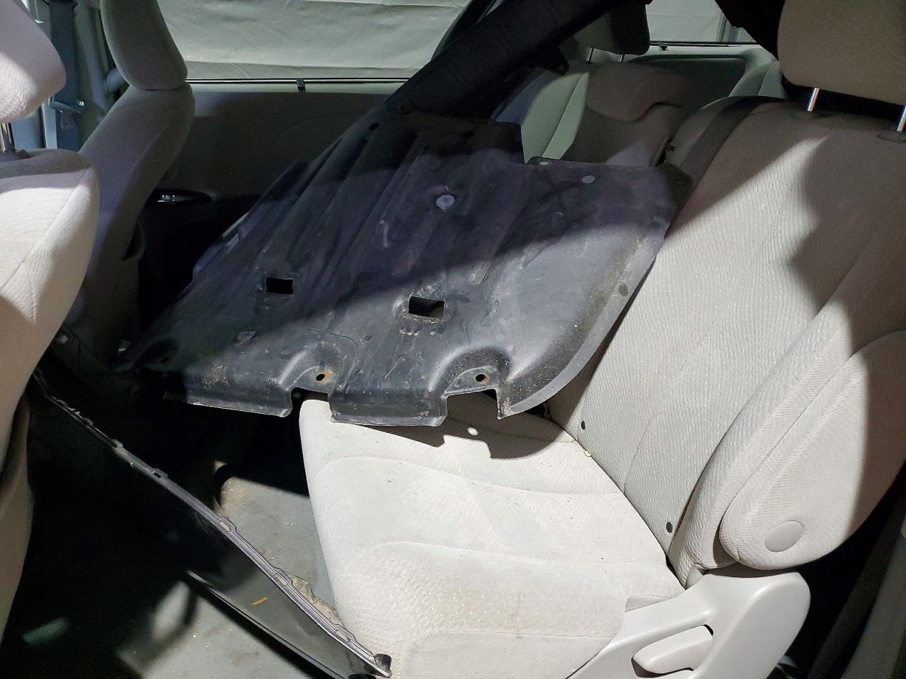 2013 TOYOTA SIENNA LE 8-PASSENGER photo 25