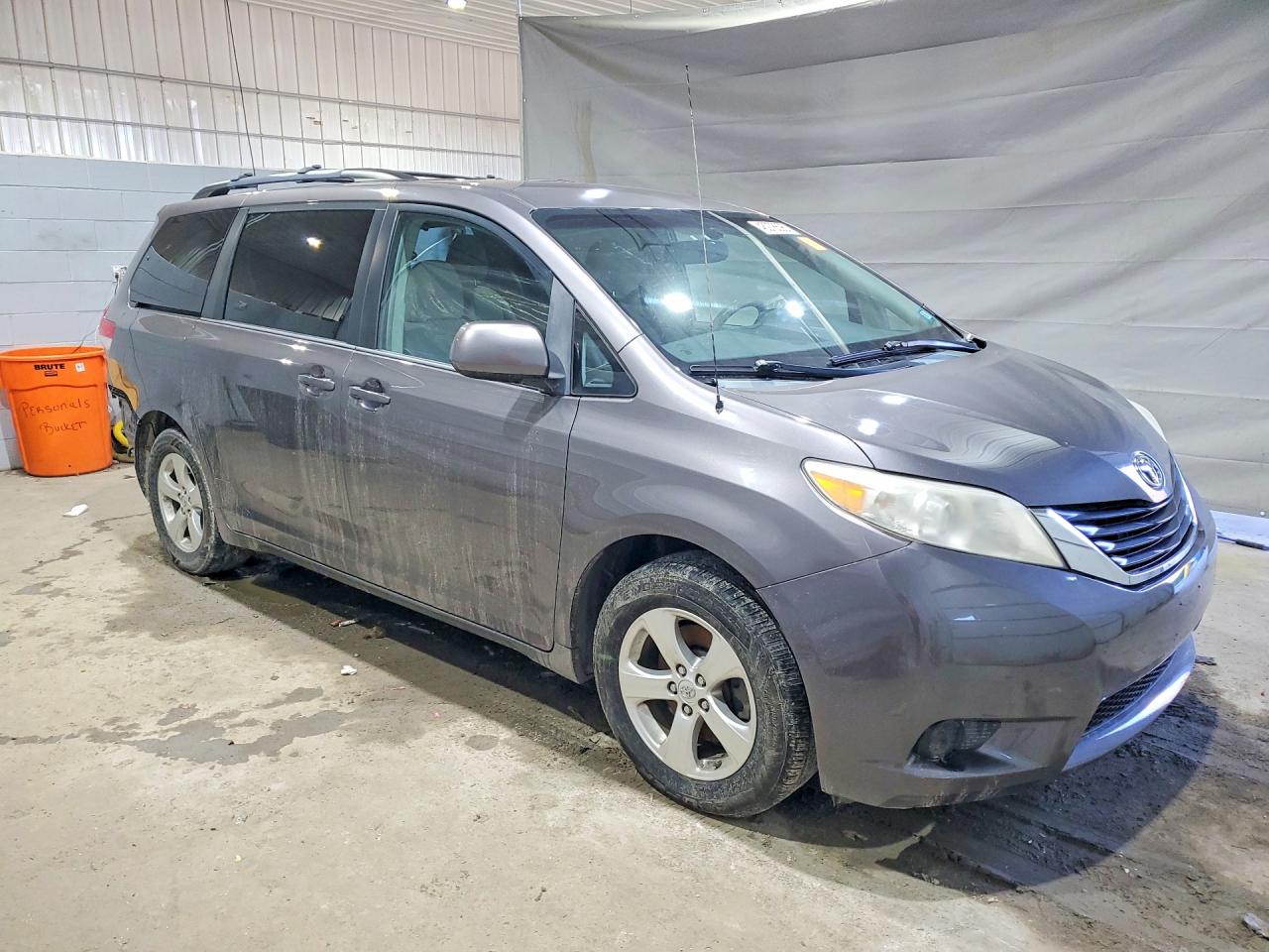 2013 TOYOTA SIENNA LE 8-PASSENGER photo 7