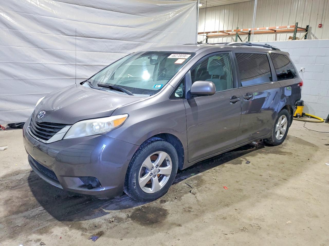 2013 TOYOTA SIENNA