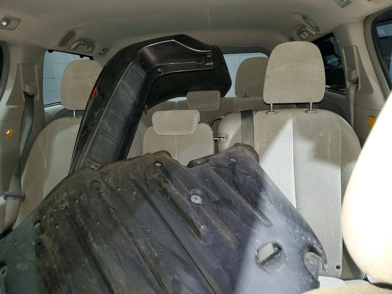 2013 TOYOTA SIENNA LE 8-PASSENGER photo 19