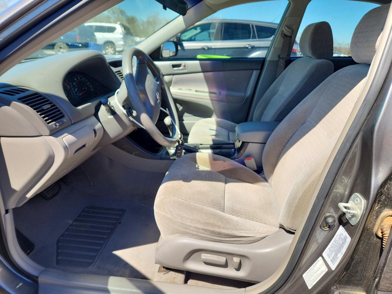 2002 TOYOTA CAMRY LE photo 13