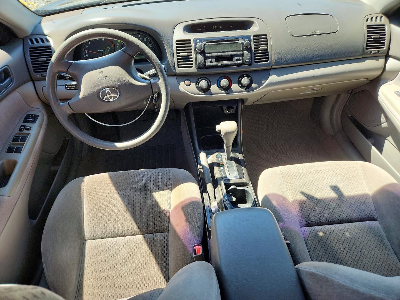 2002 TOYOTA CAMRY LE photo 15