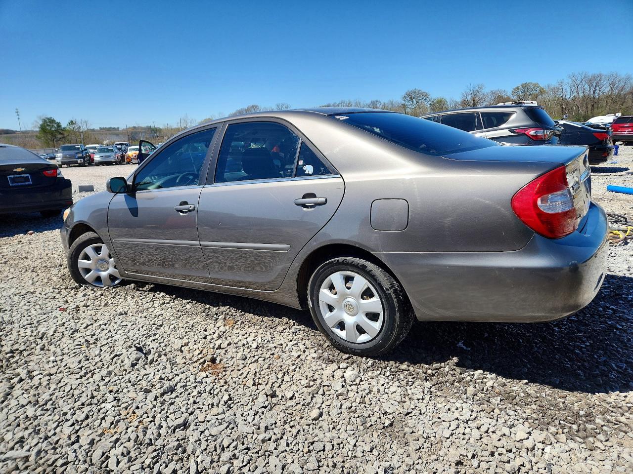 2002 TOYOTA CAMRY LE photo 3