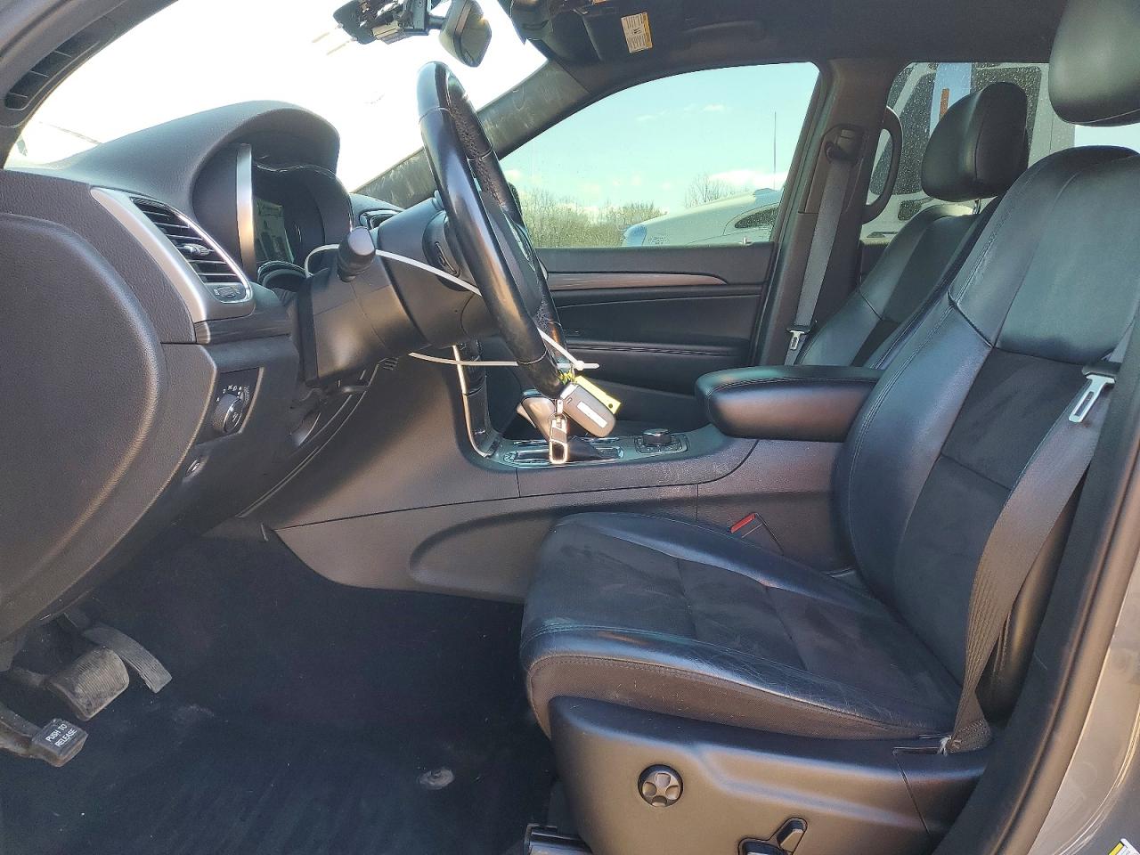 2020 JEEP GRAND CHEROKEE LAREDO photo 13