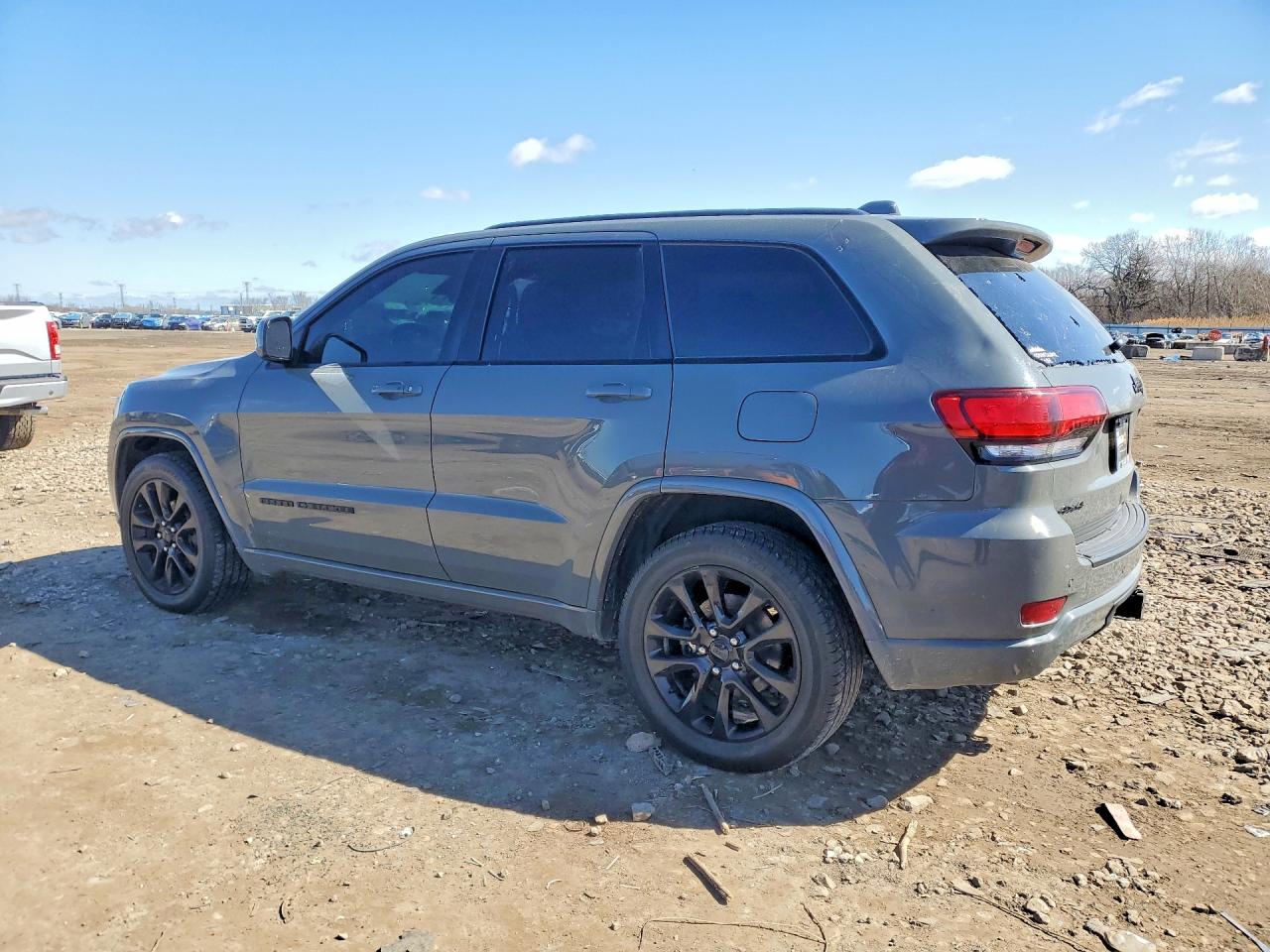 2020 JEEP GRAND CHEROKEE LAREDO photo 3