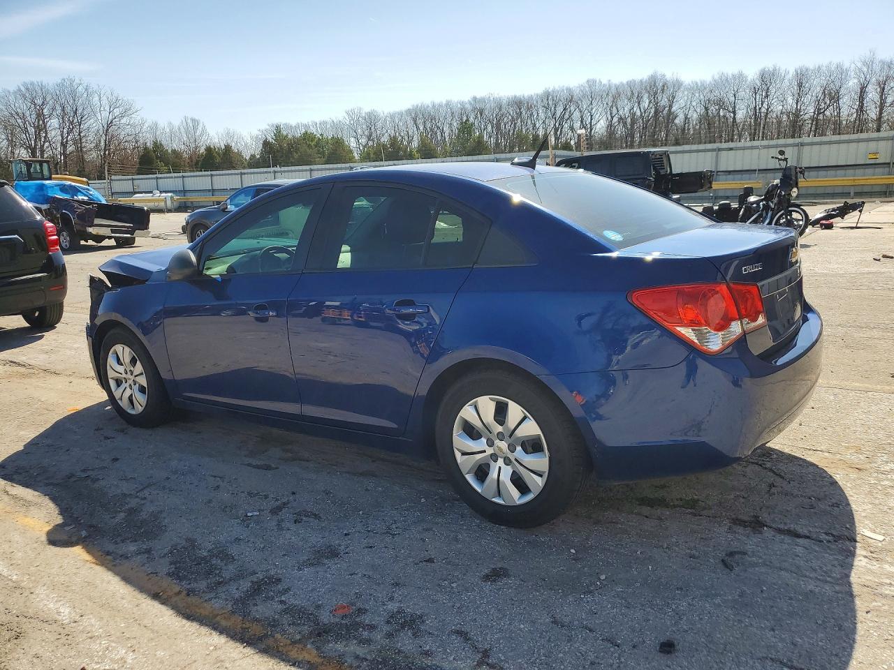 2013 CHEVROLET CRUZE LS photo 3