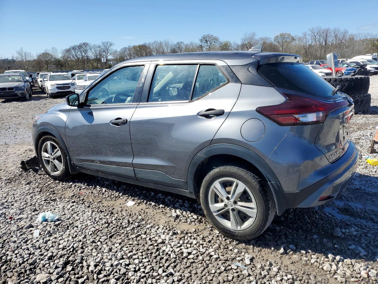 2021 NISSAN KICKS S photo 3