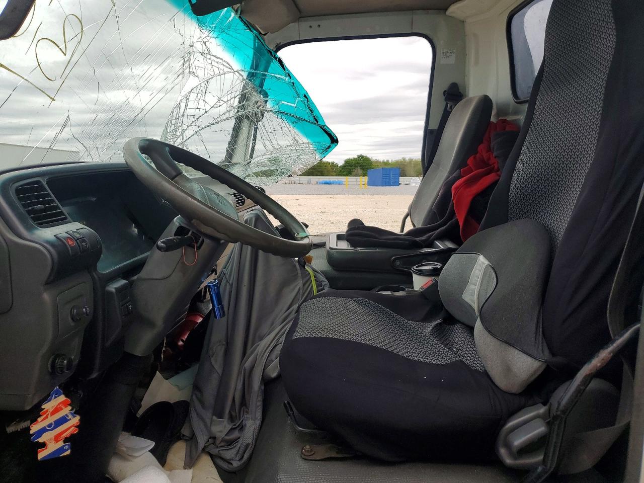 2005 ISUZU NPR BOX TRUCK photo 13