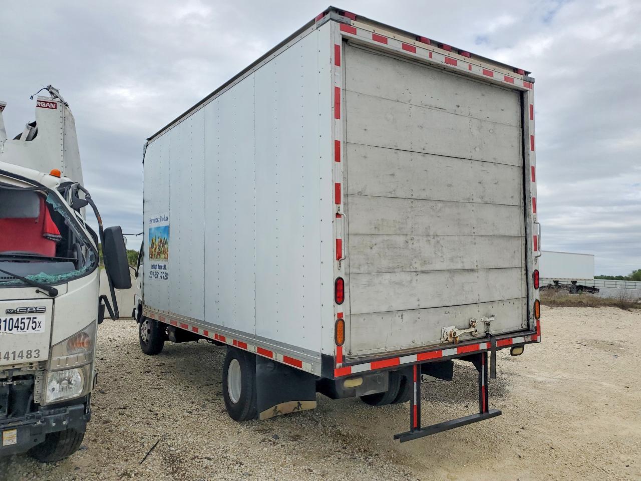 2005 ISUZU NPR BOX TRUCK photo 3