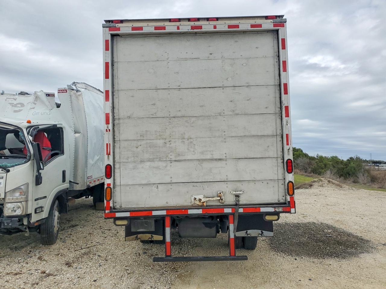 2005 ISUZU NPR BOX TRUCK photo 11