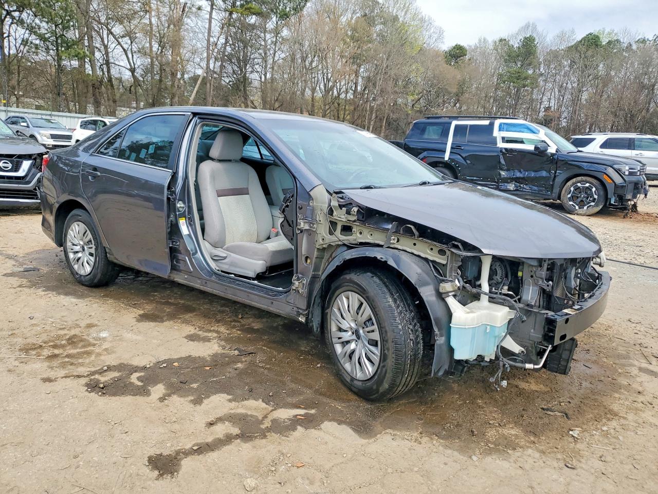 2013 TOYOTA CAMRY L photo 4