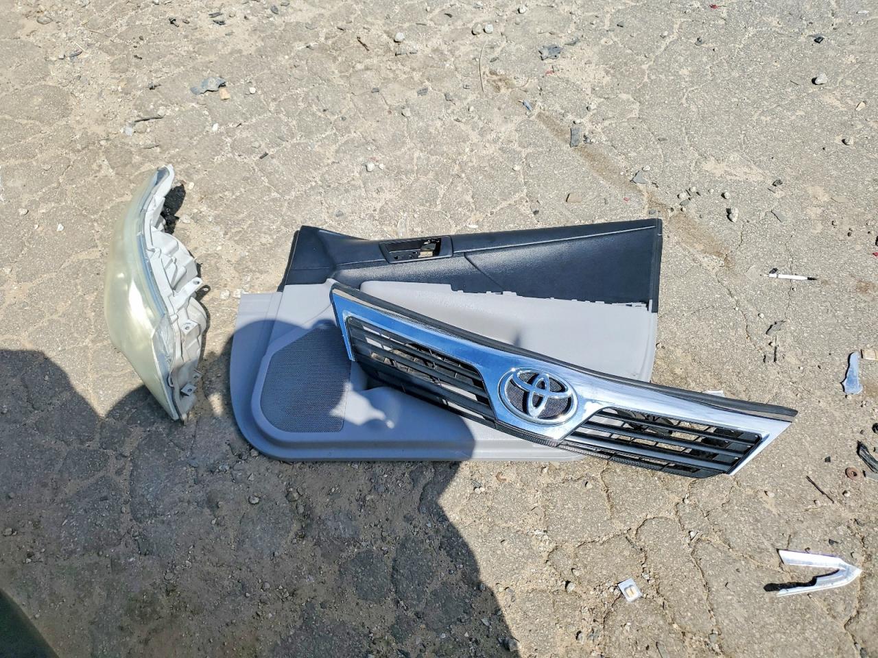2013 TOYOTA CAMRY L photo 12