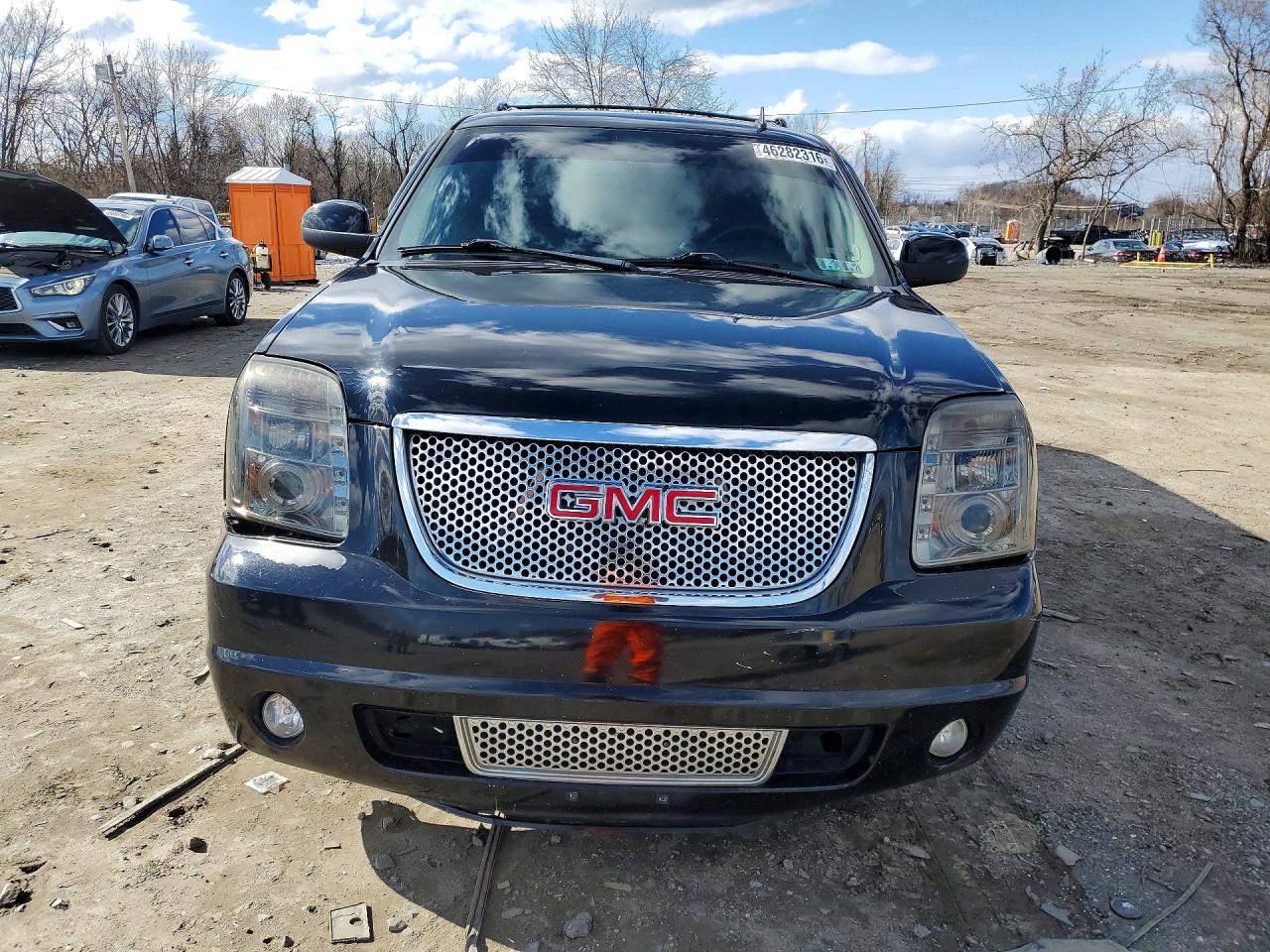 2012 GMC YUKON XL DENALI photo 13