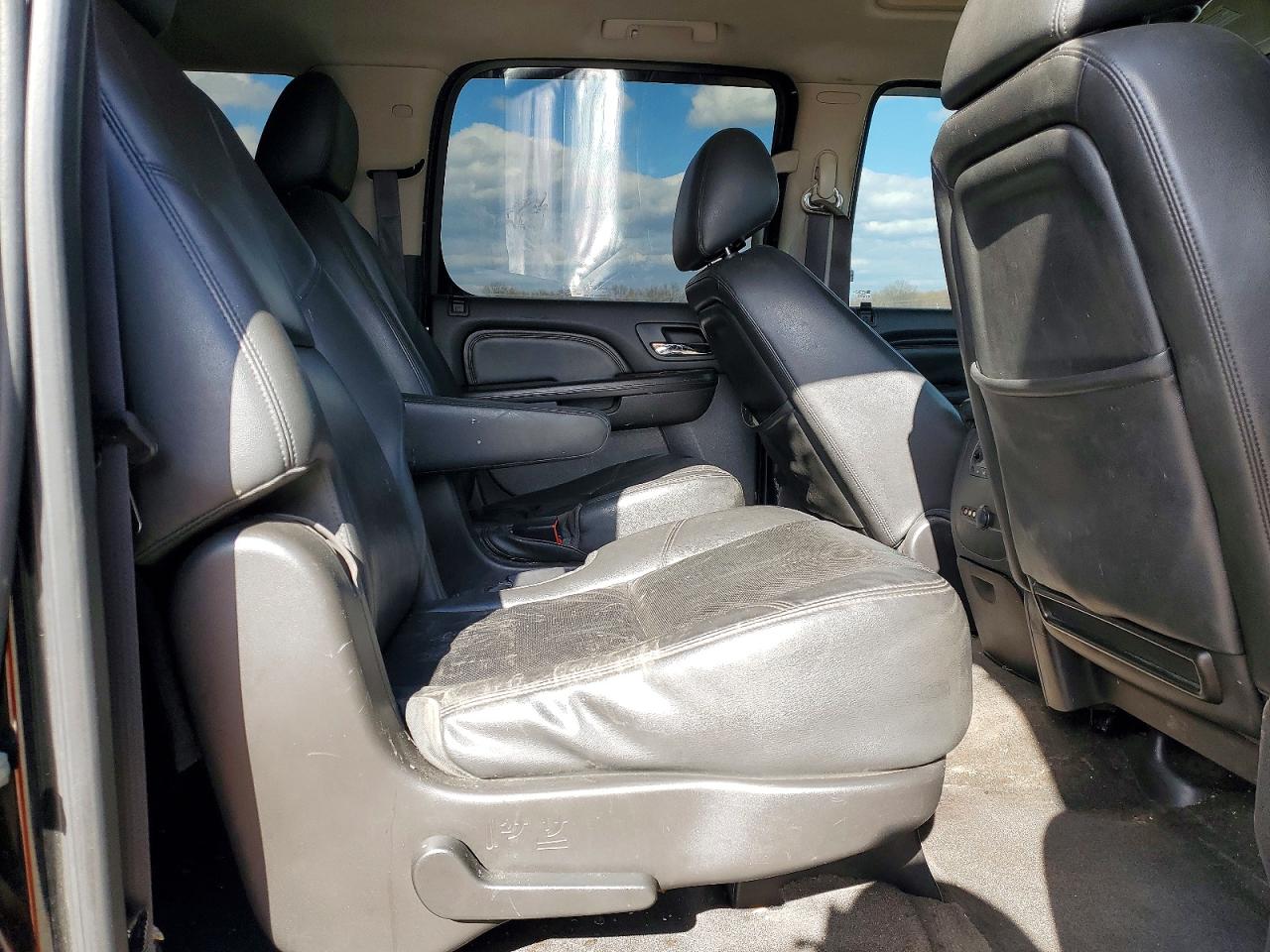 2012 GMC YUKON XL DENALI photo 31