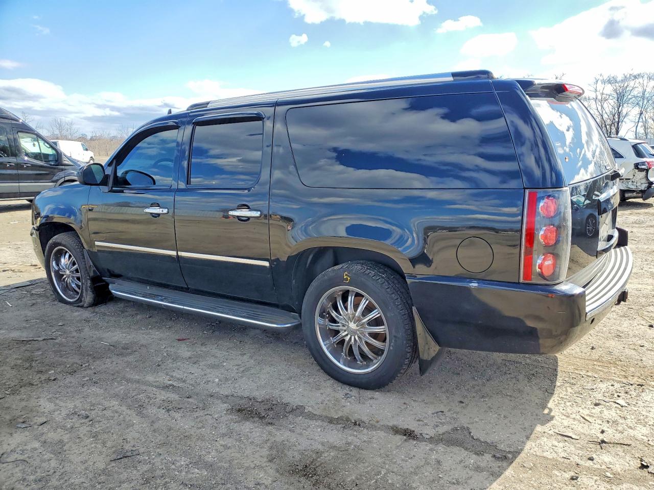 2012 GMC YUKON XL DENALI photo 4