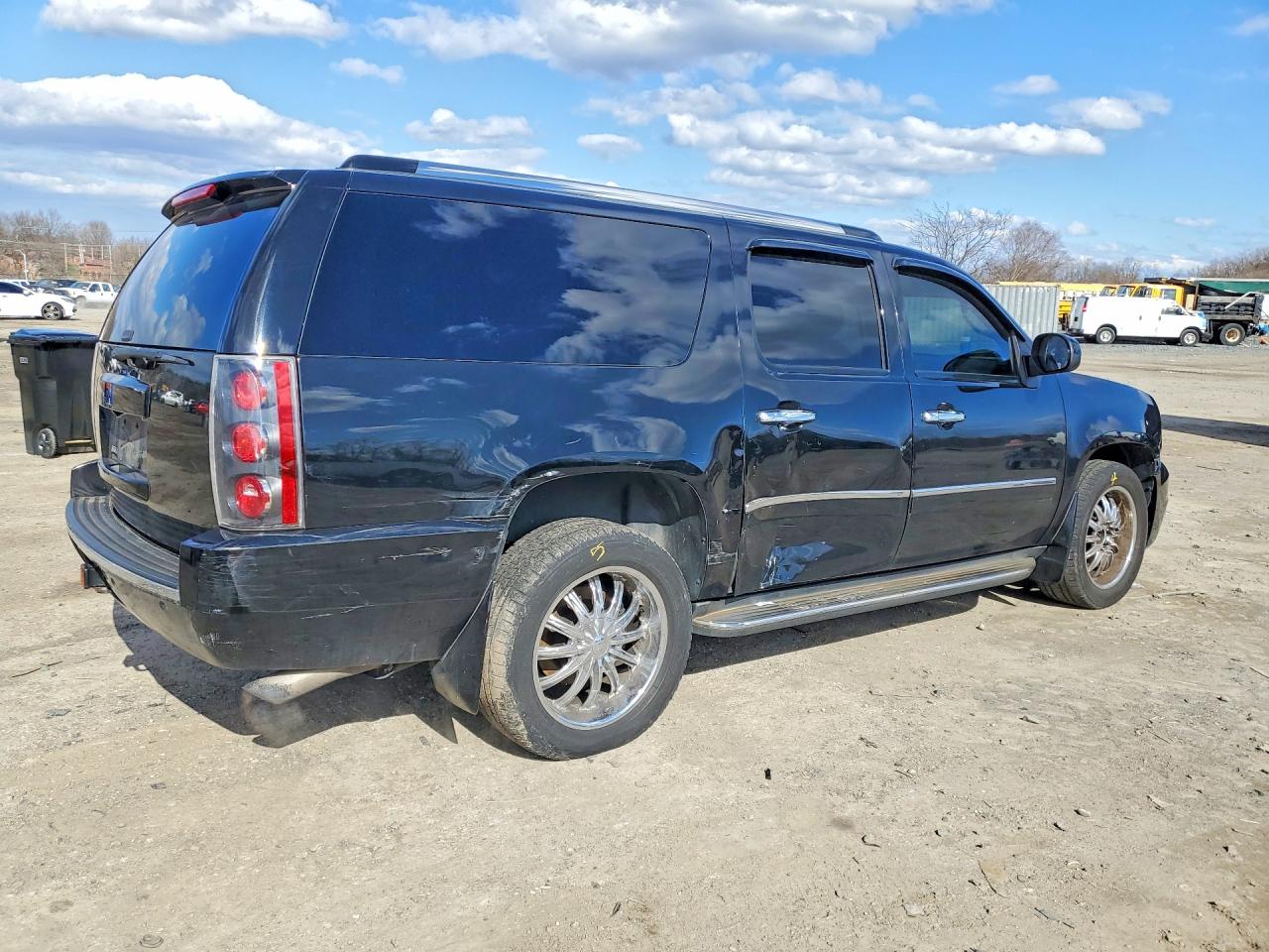 2012 GMC YUKON XL DENALI photo 7