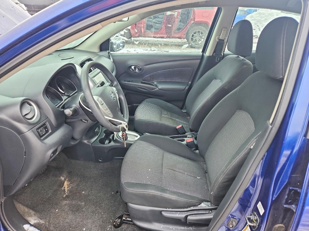 2019 NISSAN VERSA SV photo 7