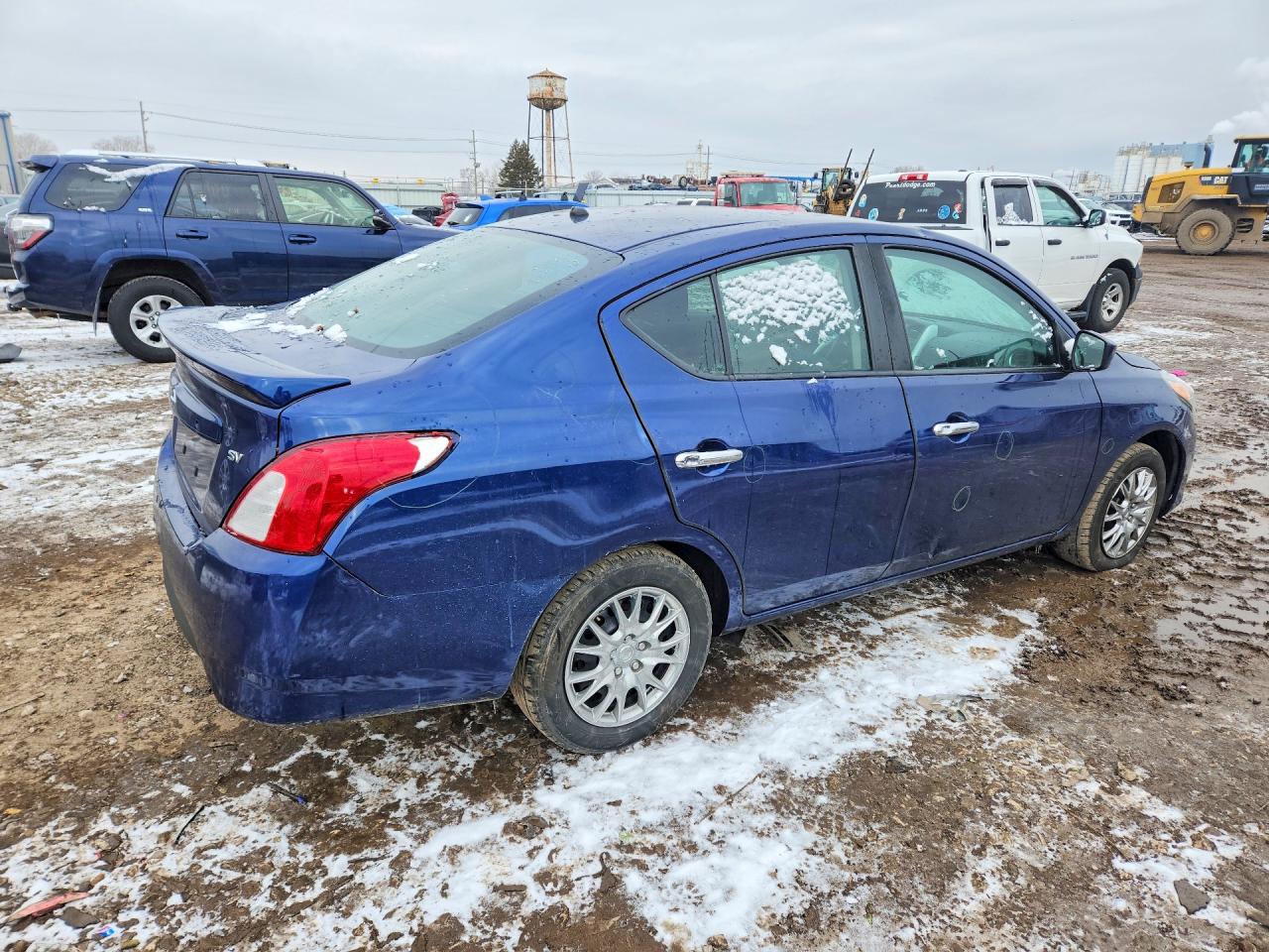 2019 NISSAN VERSA SV photo 3