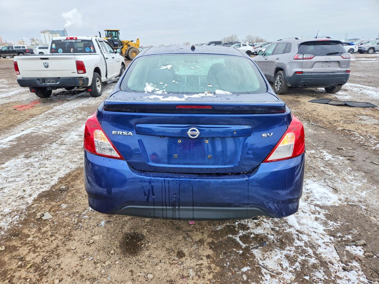 2019 NISSAN VERSA SV photo 6