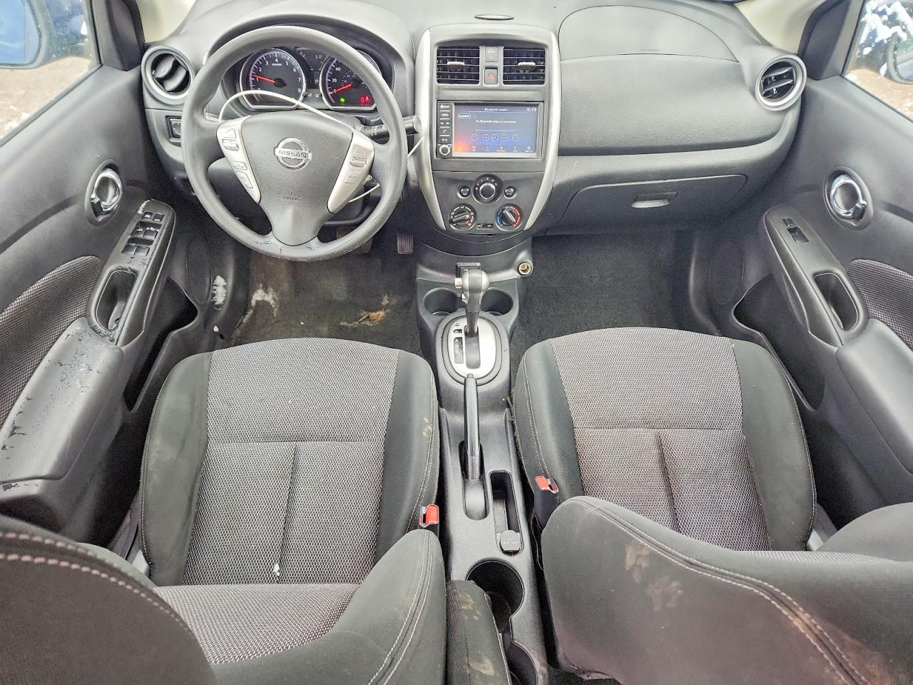 2019 NISSAN VERSA SV photo 8