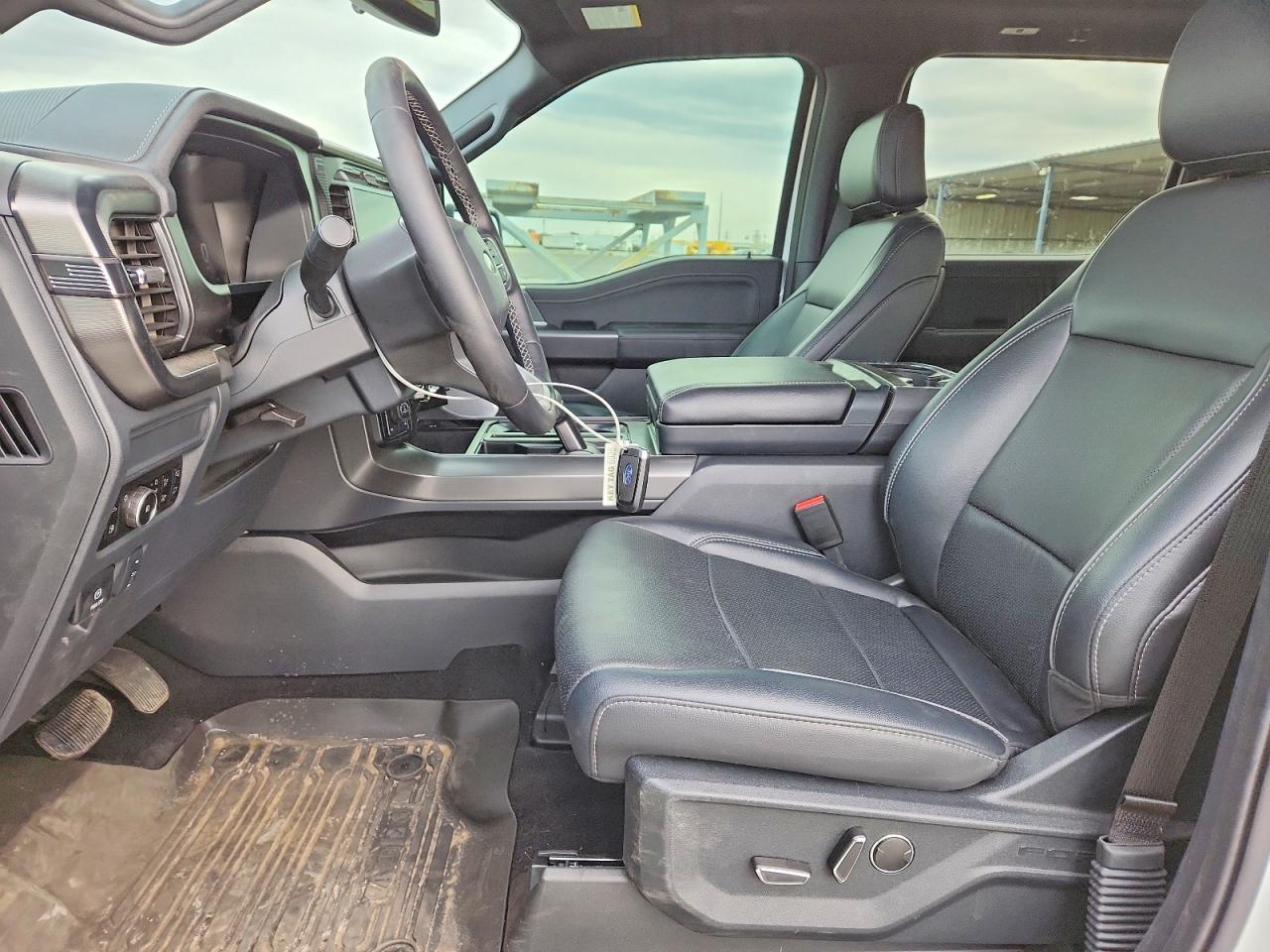 2025 FORD F150 LARIAT photo 13