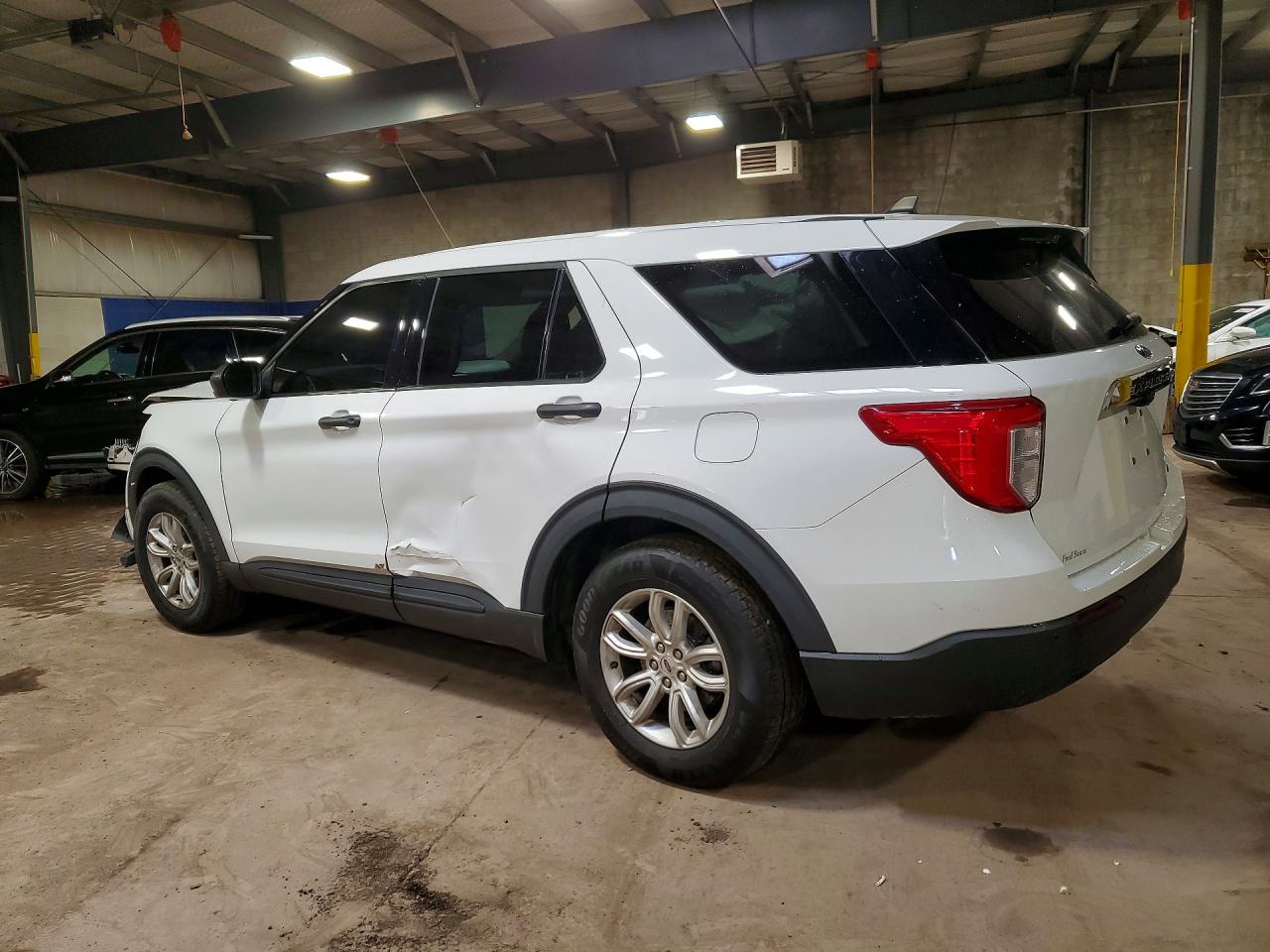 2021 FORD EXPLORER photo 2